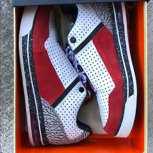 Undrcrwn Sneakers. Size 10